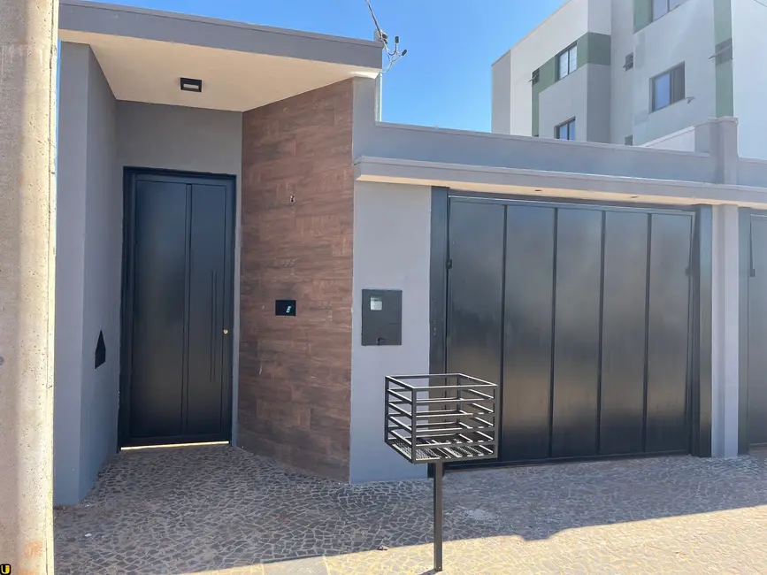 Foto 1 de Casa com 3 quartos à venda, 150m2 em Uberlandia - MG