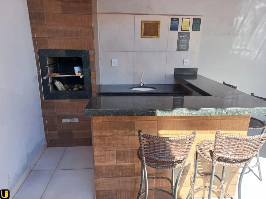 Foto 1 de Casa com 3 quartos à venda, 250m2 em Residencial Gramado, Uberlandia - MG