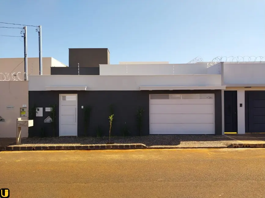 Foto 1 de Casa com 3 quartos à venda, 250m2 em Uberlandia - MG