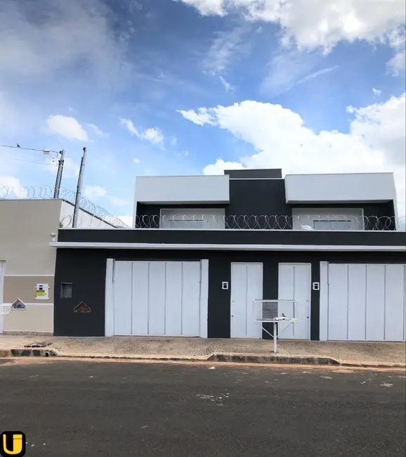 Foto 1 de Casa com 3 quartos à venda, 132m2 em Uberlandia - MG