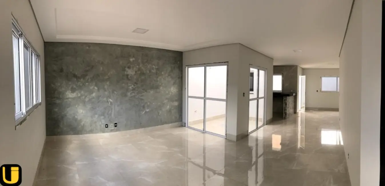 Foto 8 de Casa com 3 quartos à venda, 132m2 em Uberlandia - MG