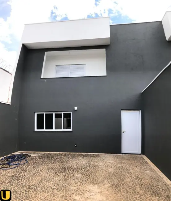 Foto 2 de Casa com 3 quartos à venda, 132m2 em Uberlandia - MG