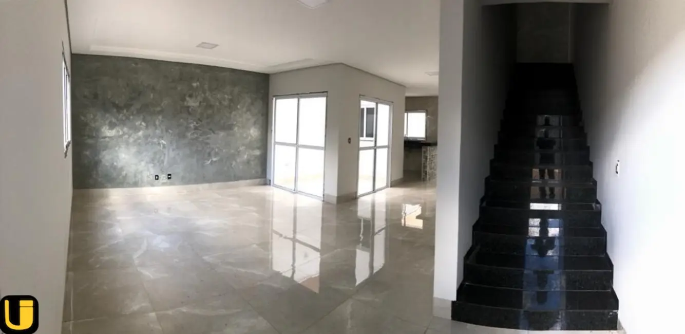 Foto 4 de Casa com 3 quartos à venda, 132m2 em Uberlandia - MG