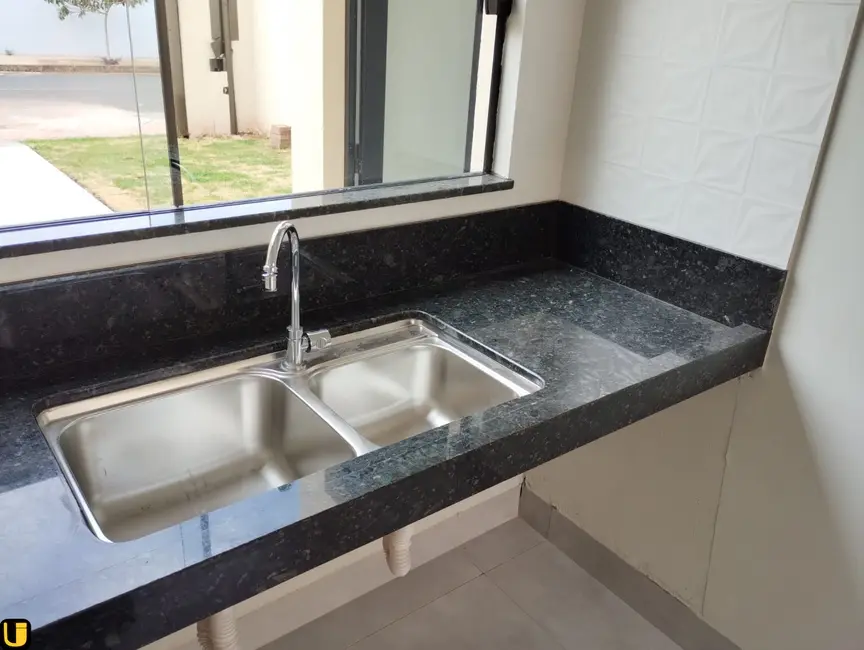 Foto 2 de Casa com 3 quartos à venda, 130m2 em Laranjeiras, Uberlandia - MG