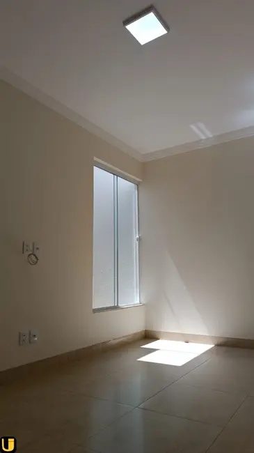 Foto 2 de Casa com 2 quartos à venda, 73m2 em Granada, Uberlandia - MG