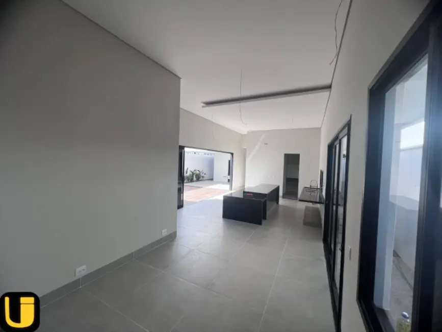 Foto 2 de Casa de Condomínio com 3 quartos à venda, 360m2 em Laranjeiras, Uberlandia - MG