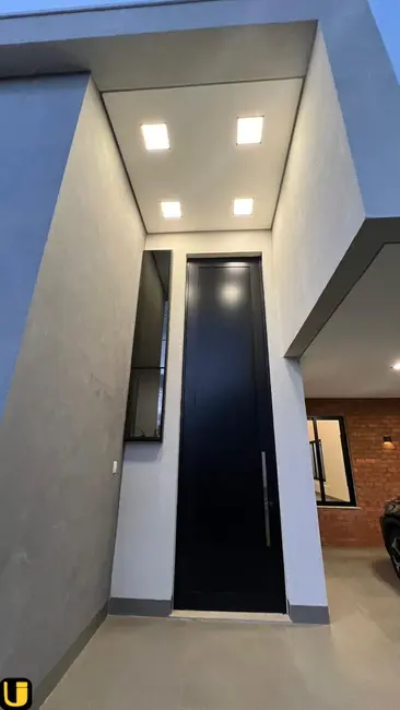 Foto 2 de Casa de Condomínio com 3 quartos à venda, 360m2 em Laranjeiras, Uberlandia - MG
