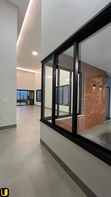 Foto 3 de Casa de Condomínio com 3 quartos à venda, 360m2 em Laranjeiras, Uberlandia - MG