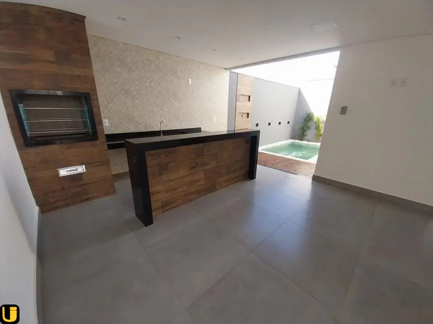 Foto 3 de Casa com 3 quartos à venda, 250m2 em Granada, Uberlandia - MG