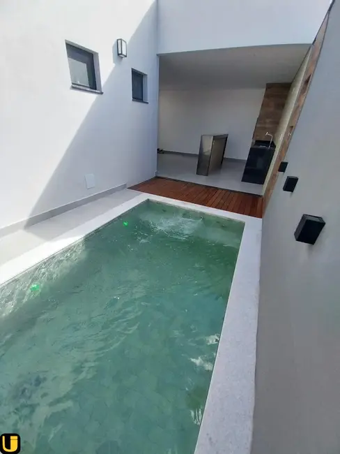 Foto 2 de Casa com 3 quartos à venda, 250m2 em Granada, Uberlandia - MG