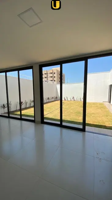 Foto 4 de Casa com 3 quartos à venda, 300m2 em Uberlandia - MG