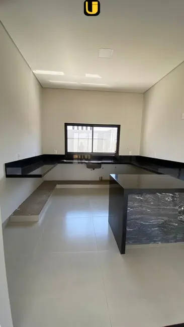 Foto 3 de Casa com 3 quartos à venda, 300m2 em Uberlandia - MG