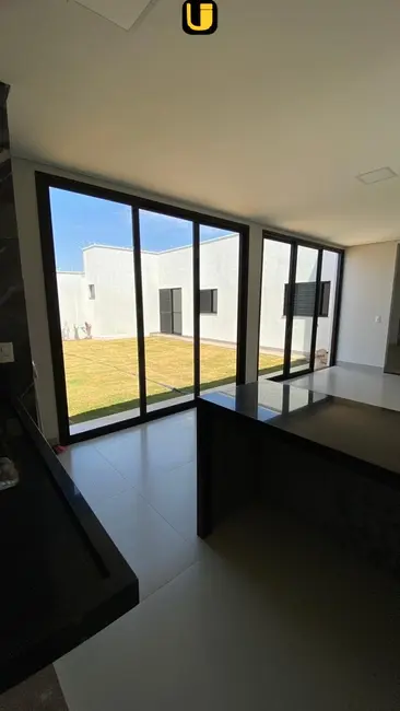 Foto 9 de Casa com 3 quartos à venda, 300m2 em Uberlandia - MG