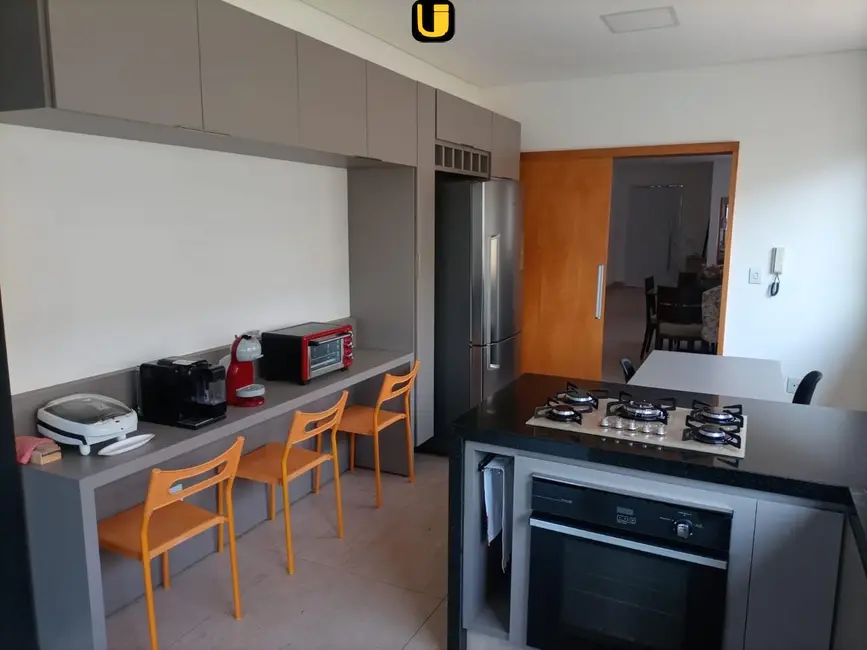 Foto 9 de Casa com 4 quartos à venda, 262m2 em Morada da Colina, Uberlandia - MG