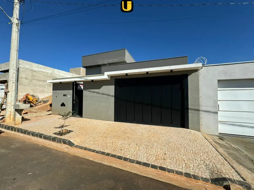 Foto 1 de Casa com 3 quartos à venda, 250m2 em Uberlandia - MG