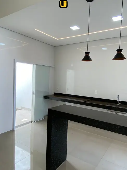 Foto 4 de Casa com 3 quartos à venda, 150m2 em Segismundo Pereira, Uberlandia - MG