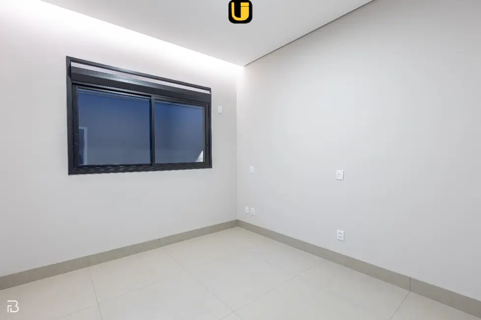 Foto 5 de Casa de Condomínio com 4 quartos à venda, 420m2 em Laranjeiras, Uberlandia - MG
