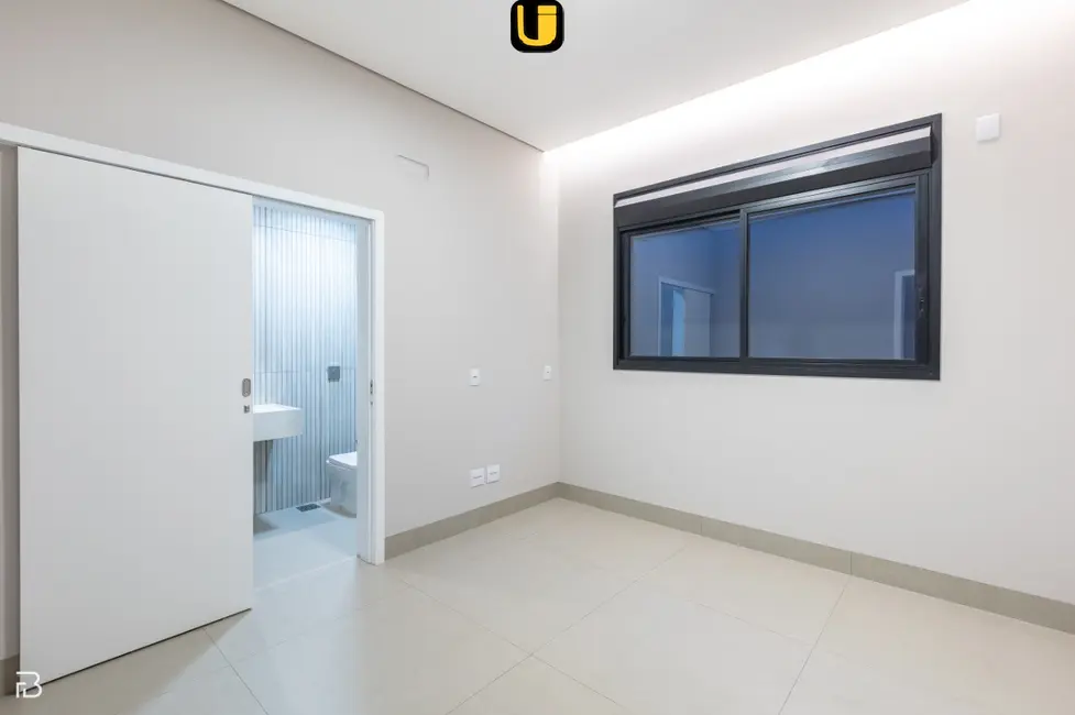 Foto 2 de Casa de Condomínio com 4 quartos à venda, 420m2 em Laranjeiras, Uberlandia - MG