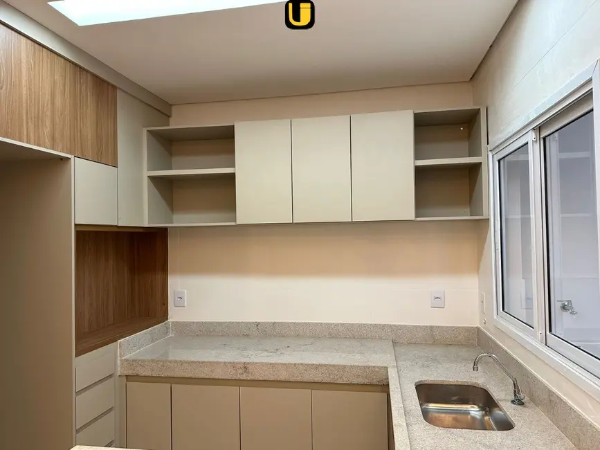 Foto 1 de Casa com 2 quartos à venda, 105m2 em Novo Mundo, Uberlandia - MG