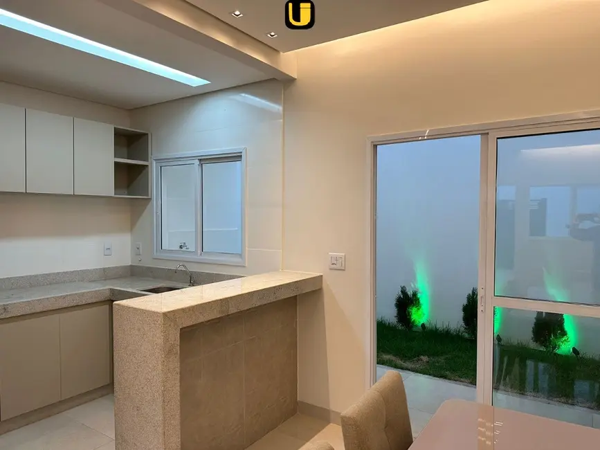Foto 4 de Casa com 2 quartos à venda, 105m2 em Novo Mundo, Uberlandia - MG