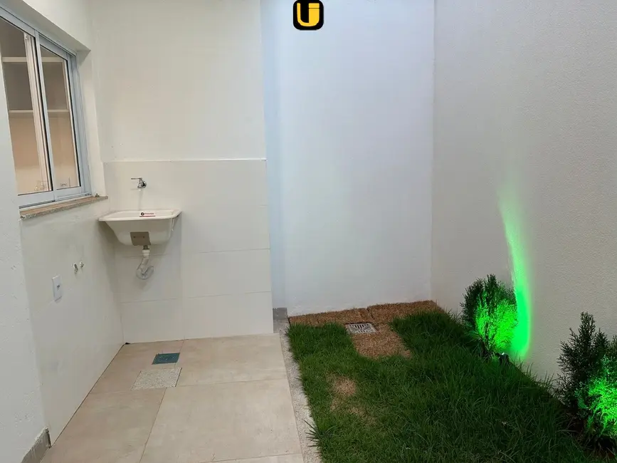 Foto 2 de Casa com 2 quartos à venda, 105m2 em Novo Mundo, Uberlandia - MG