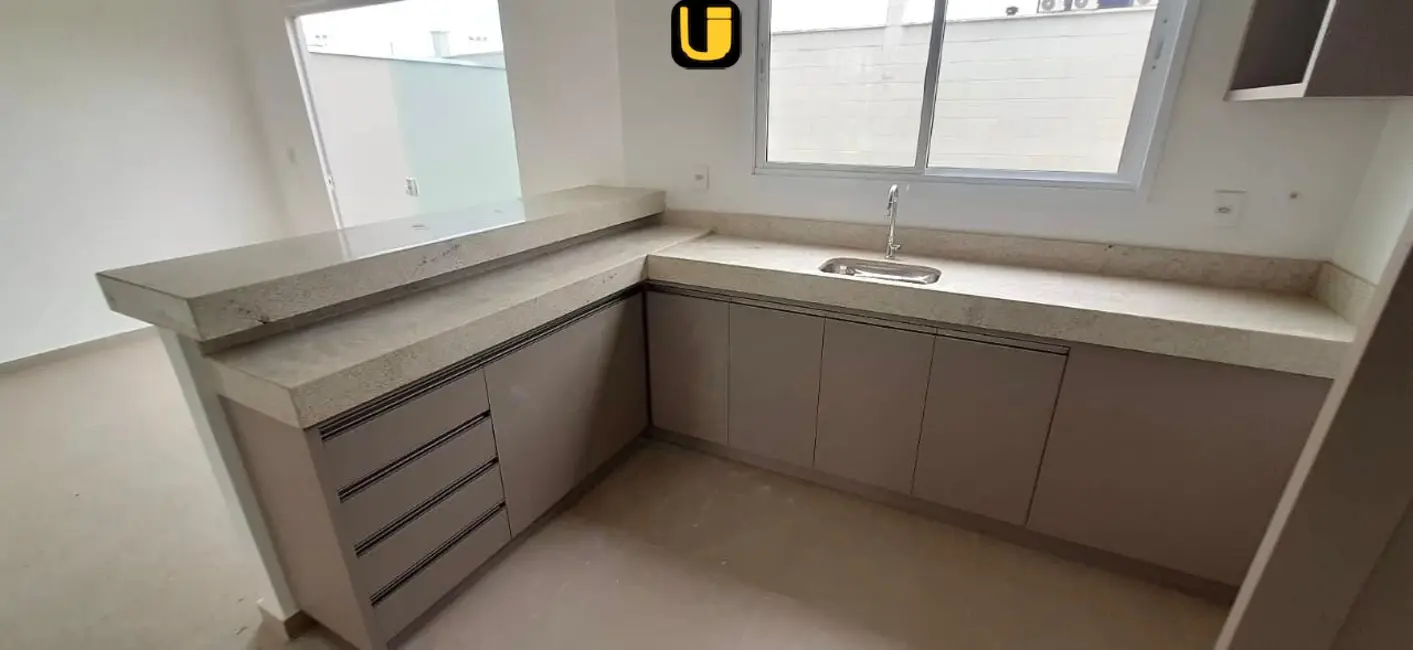 Foto 1 de Casa de Condomínio com 3 quartos à venda, 160m2 em Granja Marileusa, Uberlandia - MG