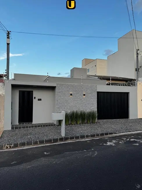 Foto 1 de Casa com 3 quartos à venda, 250m2 em Jardim Botânico, Uberlandia - MG