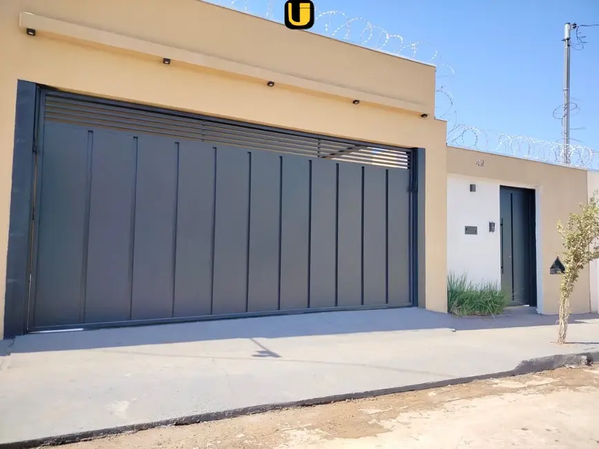 Foto 1 de Casa com 3 quartos à venda, 250m2 em Uberlandia - MG