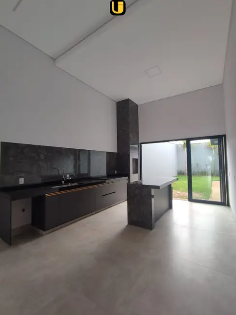 Foto 1 de Casa com 3 quartos à venda, 250m2 em Uberlandia - MG