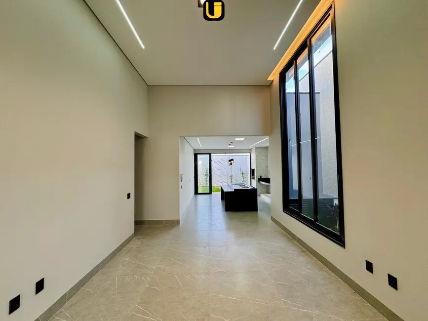Foto 1 de Casa com 3 quartos à venda, 250m2 em Jardim Botânico, Uberlandia - MG