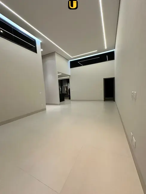 Casa de Condomínio com 3 quartos à venda, 250m2 em Grand Ville, Uberlandia - MG - imagem 6 Foto 6 de Casa de Condomínio com 3 quartos à venda, 250m2 em Grand Ville, Uberlandia - MG