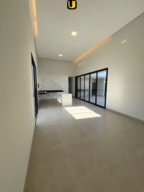 Casa de Condomínio com 3 quartos à venda, 250m2 em Grand Ville, Uberlandia - MG - imagem 8 Foto 8 de Casa de Condomínio com 3 quartos à venda, 250m2 em Grand Ville, Uberlandia - MG