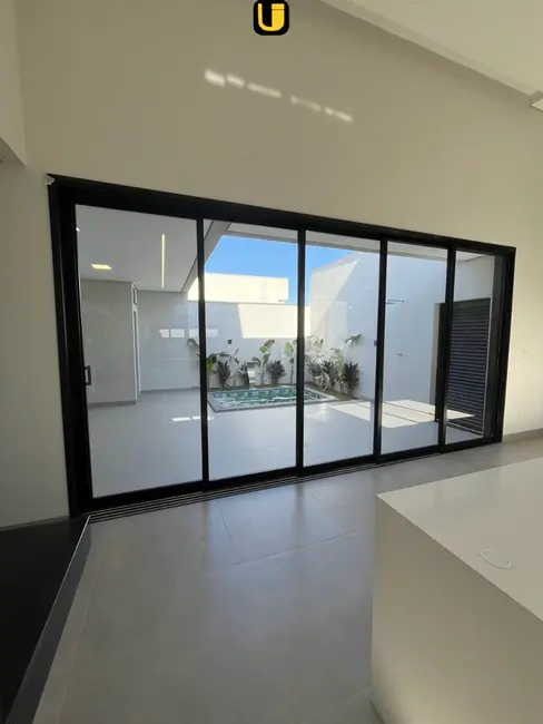 Casa de Condomínio com 3 quartos à venda, 250m2 em Grand Ville, Uberlandia - MG - imagem 3 Foto 3 de Casa de Condomínio com 3 quartos à venda, 250m2 em Grand Ville, Uberlandia - MG