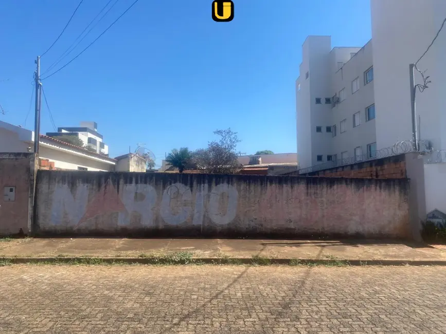 Foto 2 de Terreno / Lote à venda, 375m2 em Tubalina, Uberlandia - MG