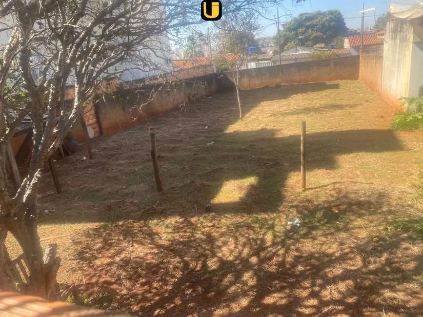 Foto 1 de Terreno / Lote à venda, 375m2 em Tubalina, Uberlandia - MG