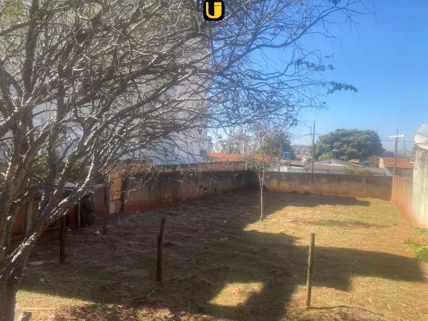 Foto 3 de Terreno / Lote à venda, 375m2 em Tubalina, Uberlandia - MG
