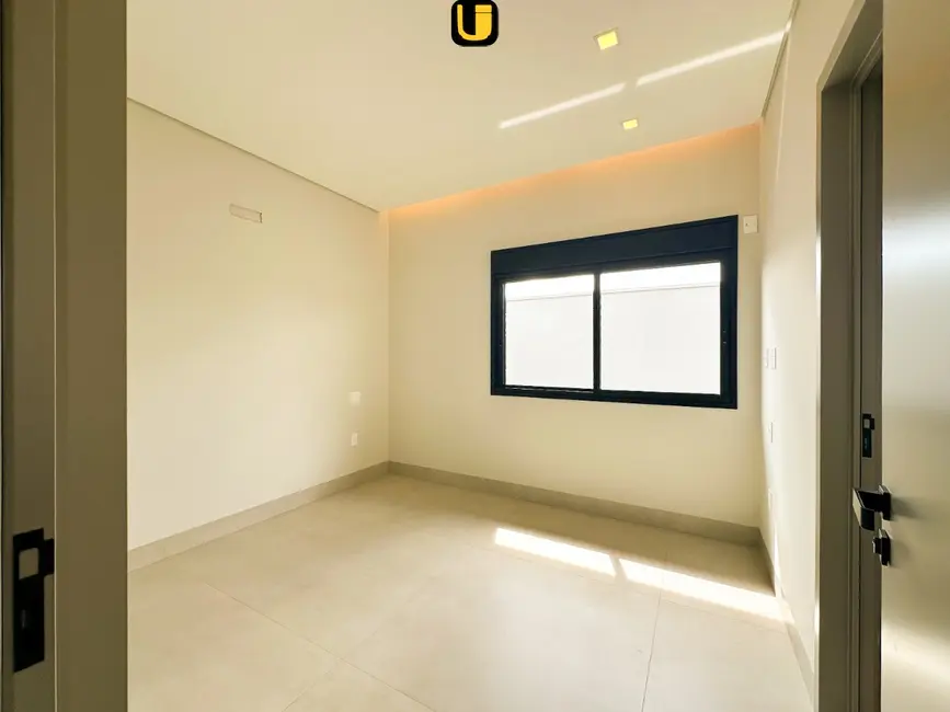 Foto 4 de Casa de Condomínio com 4 quartos à venda, 200m2 em Jardim Sul, Uberlandia - MG