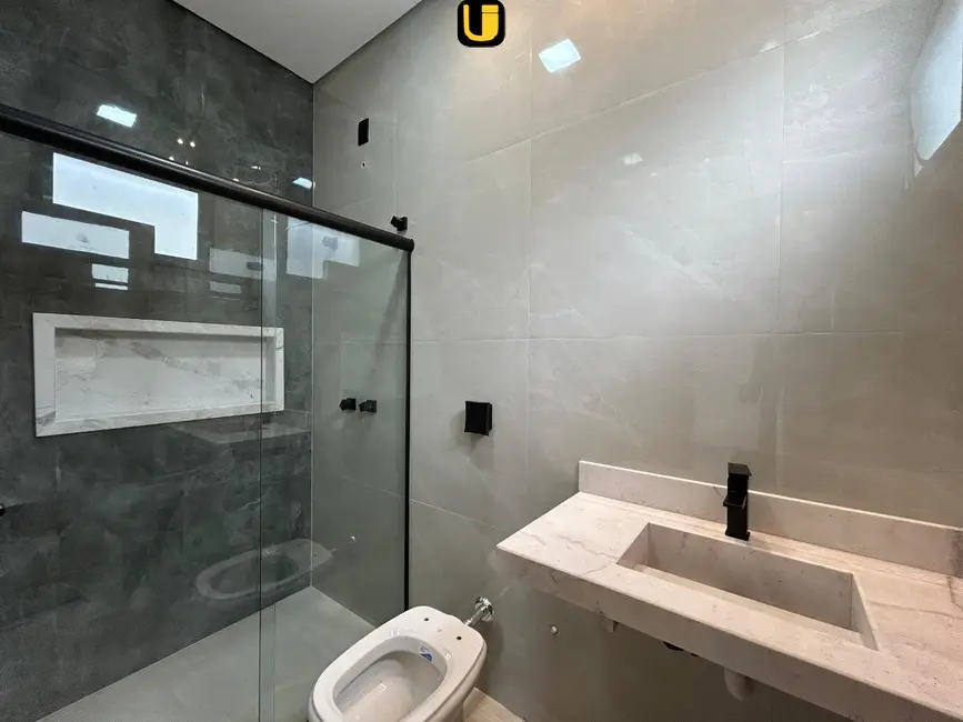 Foto 7 de Casa com 3 quartos à venda, 250m2 em Uberlandia - MG