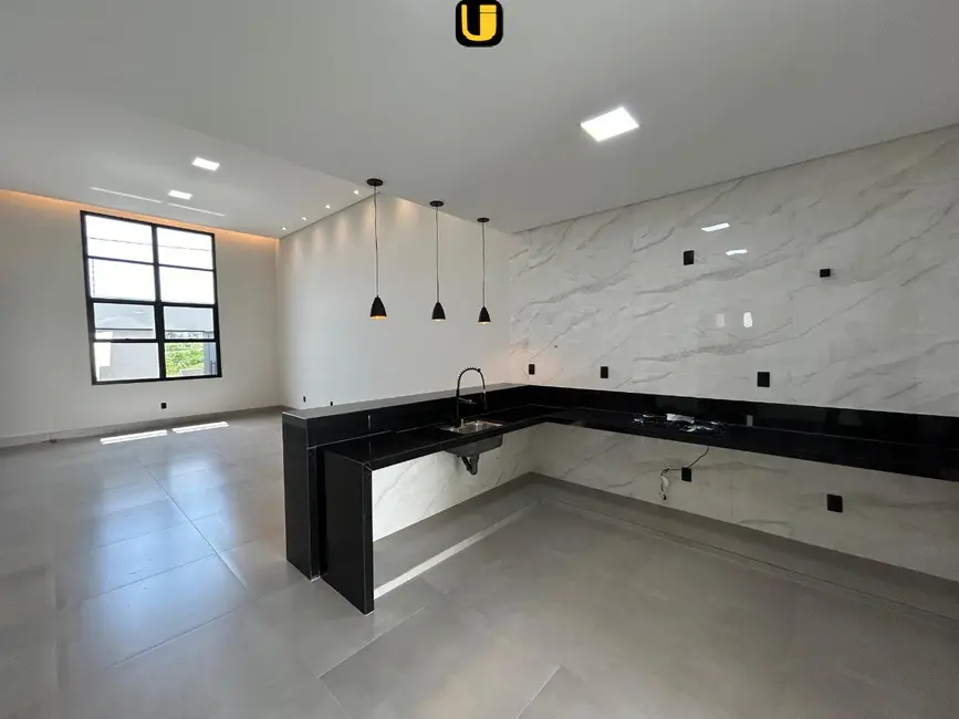 Foto 9 de Casa com 3 quartos à venda, 250m2 em Uberlandia - MG