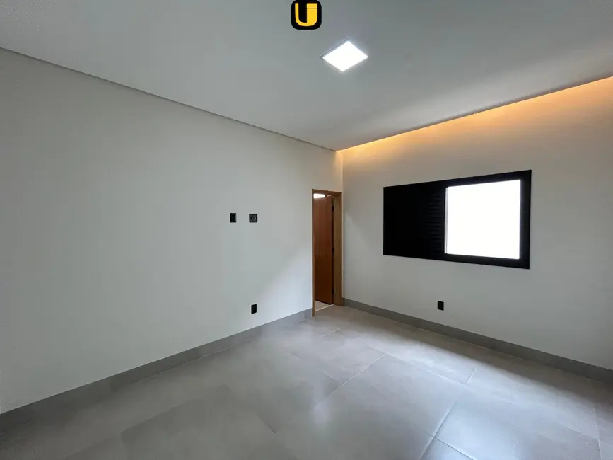 Foto 8 de Casa com 3 quartos à venda, 250m2 em Uberlandia - MG