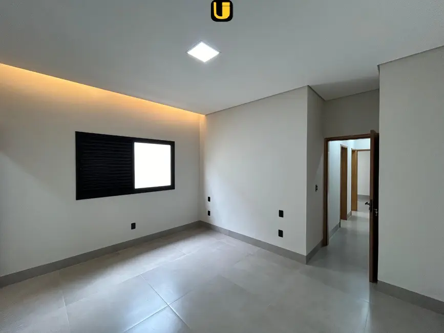 Foto 6 de Casa com 3 quartos à venda, 250m2 em Uberlandia - MG