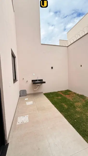 Foto 8 de Casa com 2 quartos à venda, 82m2 em Uberlandia - MG