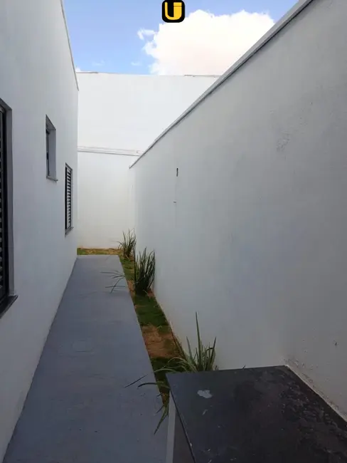 Foto 2 de Casa com 2 quartos à venda, 125m2 em Laranjeiras, Uberlandia - MG