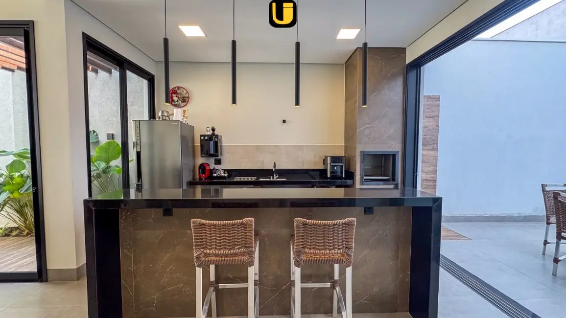 Foto 5 de Casa com 3 quartos à venda, 263m2 em Novo Mundo, Uberlandia - MG