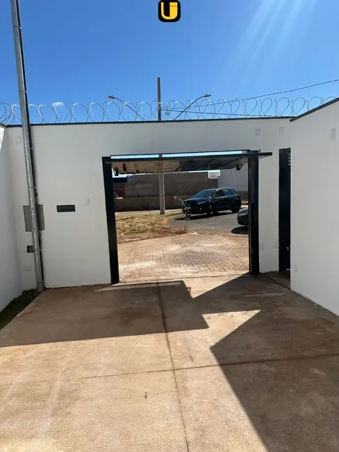 Foto 2 de Casa com 2 quartos à venda, 125m2 em Novo Mundo, Uberlandia - MG