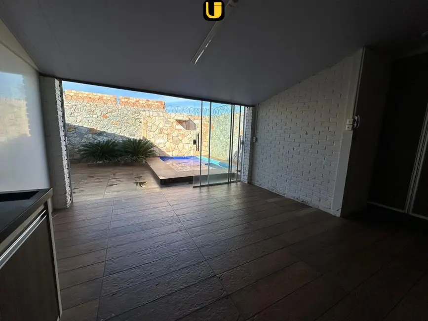 Foto 5 de Casa com 3 quartos à venda, 200m2 em Cidade Jardim, Uberlandia - MG