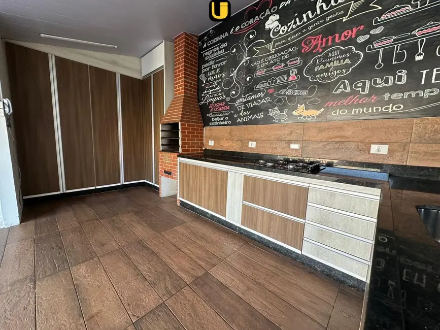 Foto 9 de Casa com 3 quartos à venda, 200m2 em Cidade Jardim, Uberlandia - MG