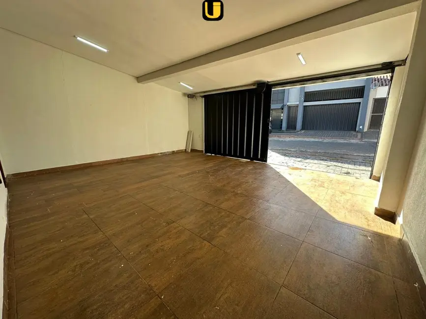 Foto 4 de Casa com 3 quartos à venda, 200m2 em Cidade Jardim, Uberlandia - MG