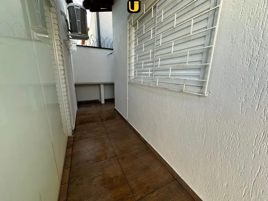 Foto 2 de Casa com 3 quartos à venda, 200m2 em Cidade Jardim, Uberlandia - MG