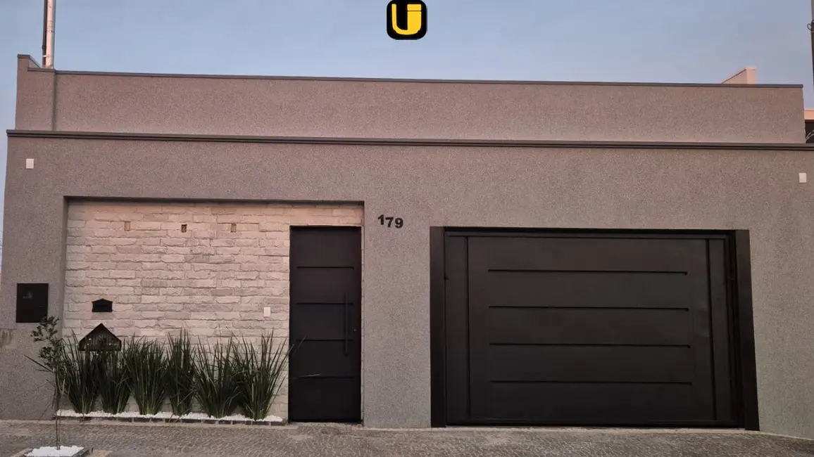 Foto 2 de Casa com 3 quartos à venda, 250m2 em Cidade Jardim, Uberlandia - MG